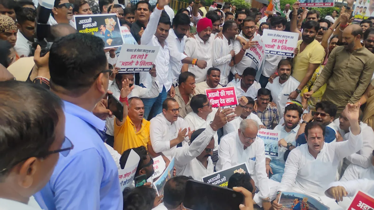 Chhattisgarh Congress blocks roads across 33 districts to protest Ex-CM’s son’s arrest by ED