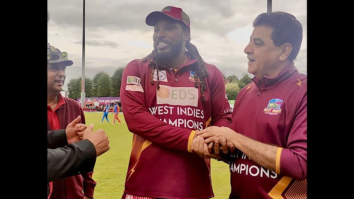 Cricket legends Harbhajan, Raina and Bravo celebrates with West Indies Champions