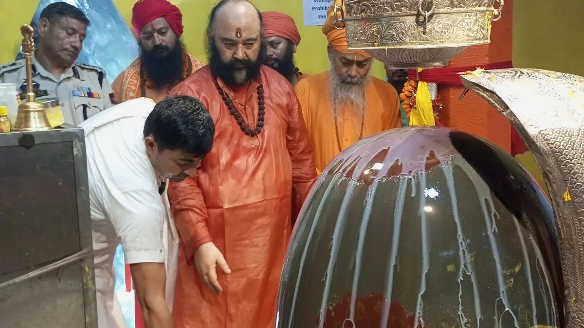 Amarnath Yatra: Age-old traditions observed as Chhari Mubarak taken to Shankaracharya Temple