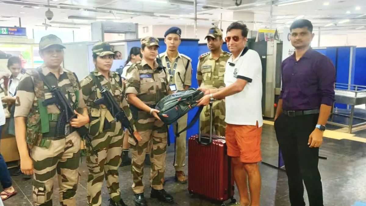 CISF returns over Rs 5 lakh to metro commuters in two separate incidents