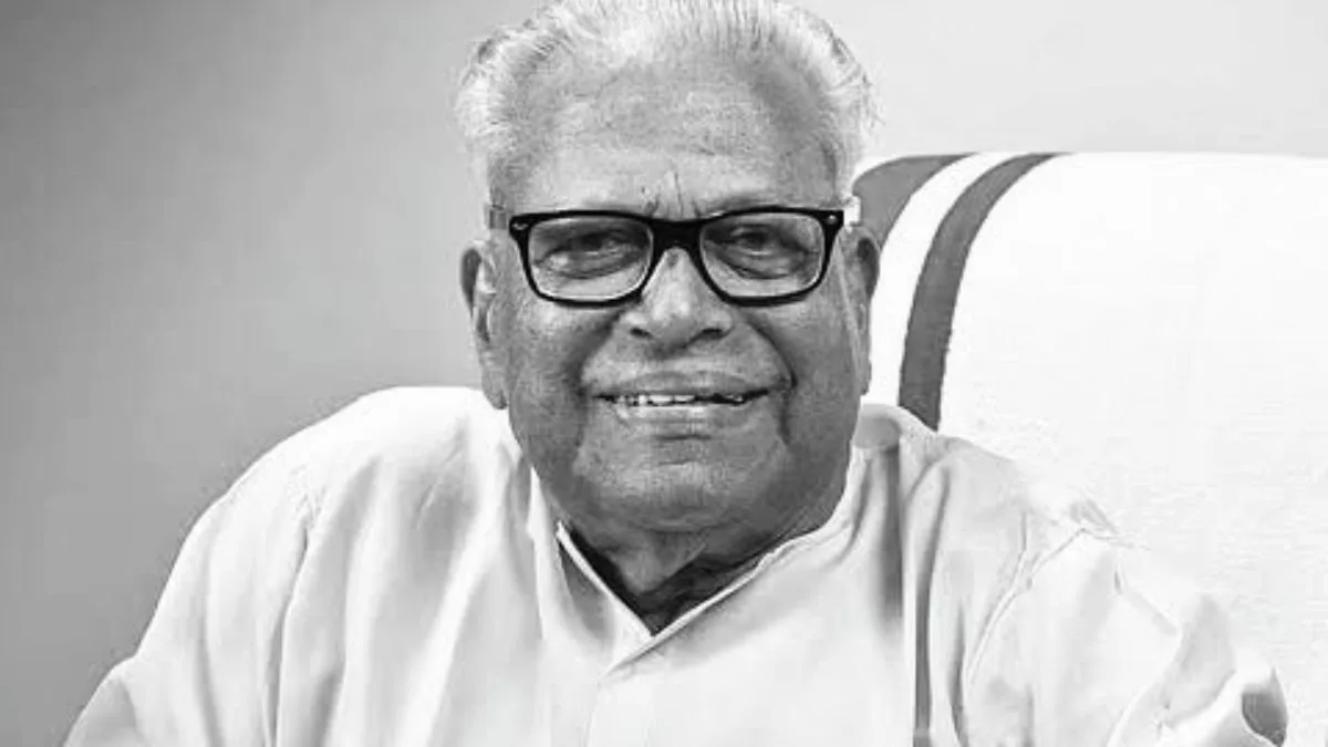 Thousands bid farewell to legendary communist leader V S Achuthanandan