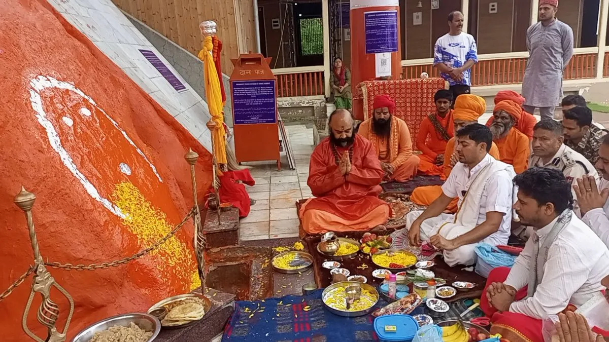 Amarnath Yatra: Holy Mace taken to Sharika-Bhawani Temple in Srinagar for annual rituals