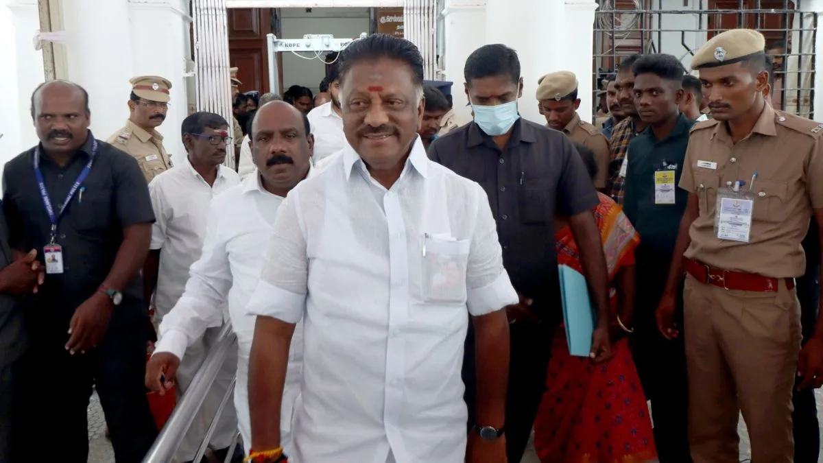 After walking out of NDA, OPS calls on Stalin, triggering speculation of possible alliance