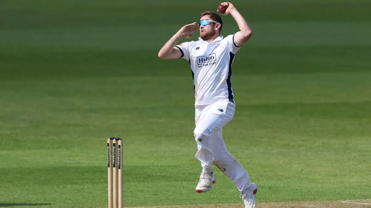 Dawson named as injured Bashir’s replacement for Manchester Test