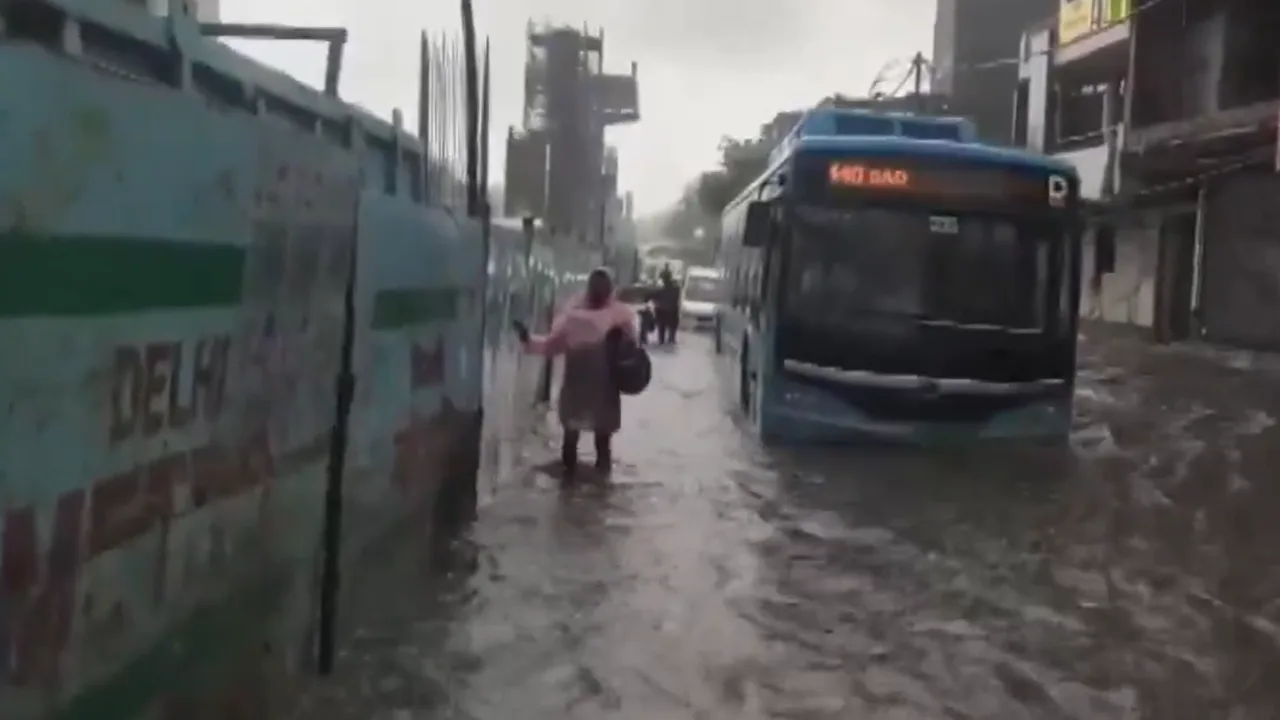 Heavy rain lashes North India; red alert issued as waterlogging and traffic snarls hit NCR