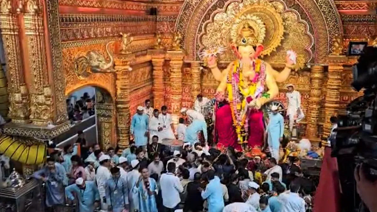 Ganesh Chaturthi: Massive crowd at Lalbaugcha Raja, devotees say ‘feels like heaven’