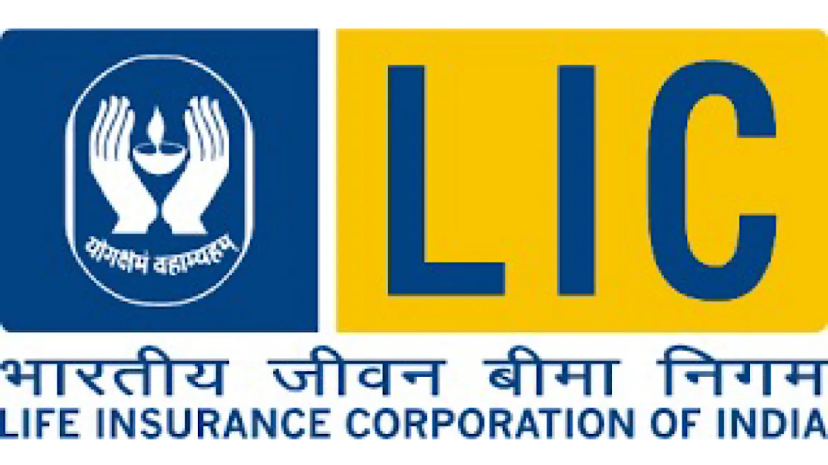 LIC hands over dividend cheque to central government