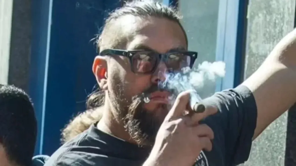 does jason bateman smoke cigarettes Jason Bateman has 24 years clean!!🎉🥳 Way to go Jason!🎉 We DO recover‼️