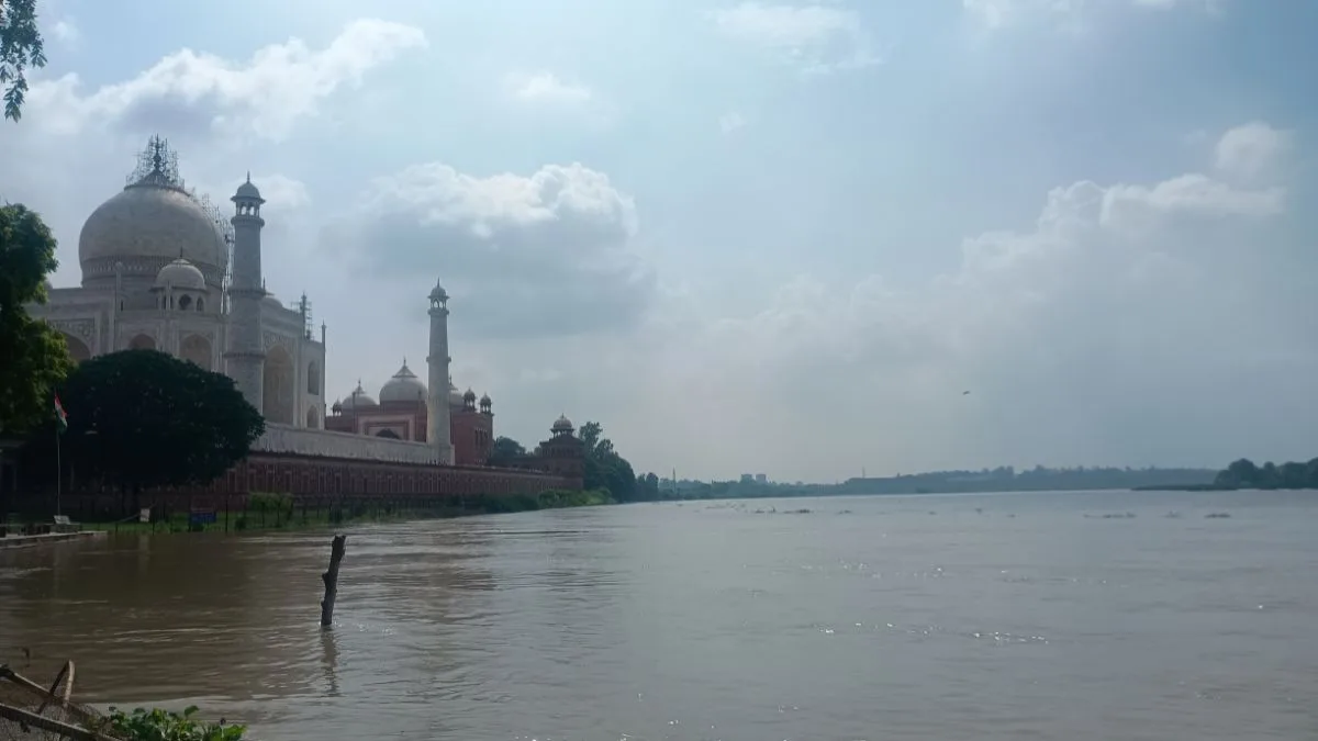 Yamuna in spate: Water inching closer to Taj
