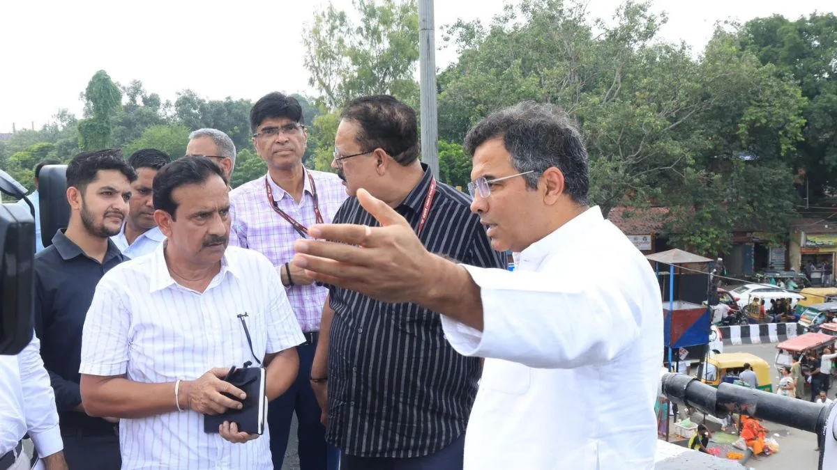Verma inspects Outer Ring Road with officials to identify issues