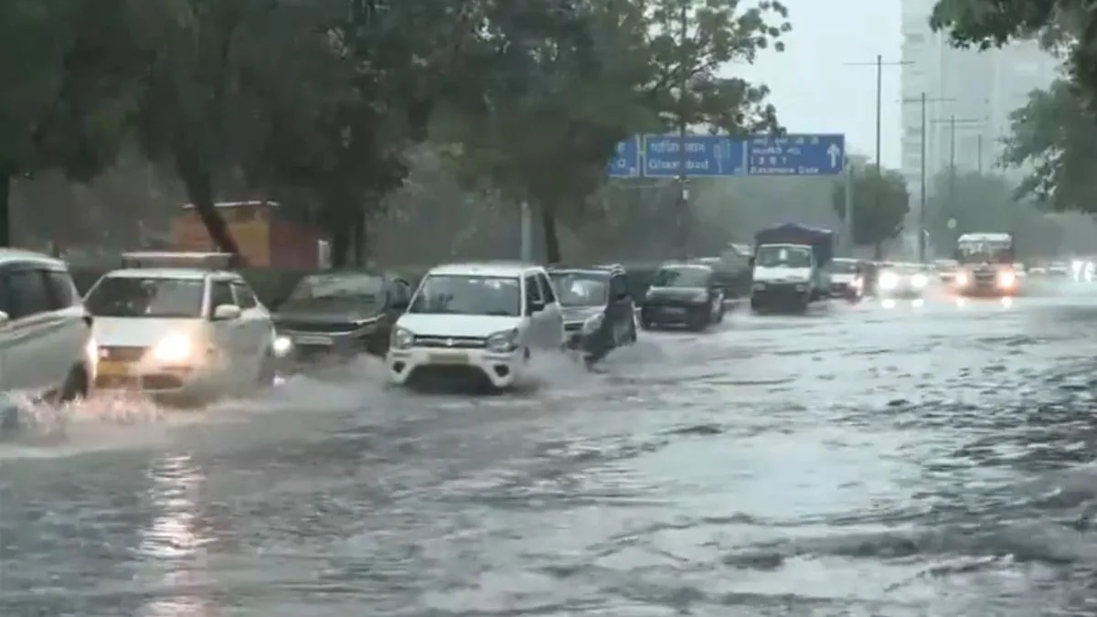 Delhi Celebrates Rakshabandhan with Zeal Amid Heavy Rain and Waterlogging
