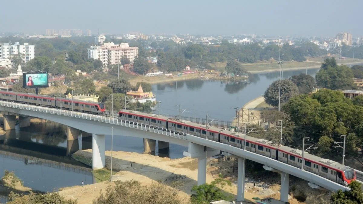 Cabinet OKs Lucknow Metro Rail project of length 11.165 km consisting 12 metro stations