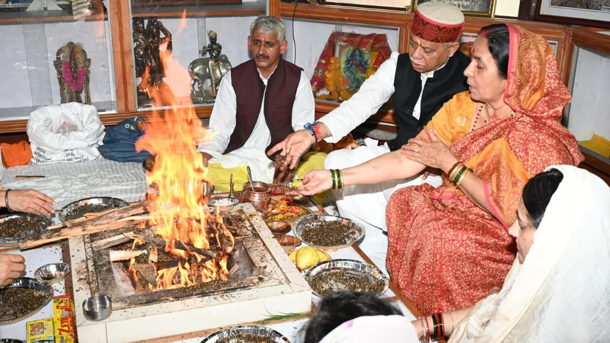 Governor performs ‘Havan Yagya’ for disaster-free Himachal