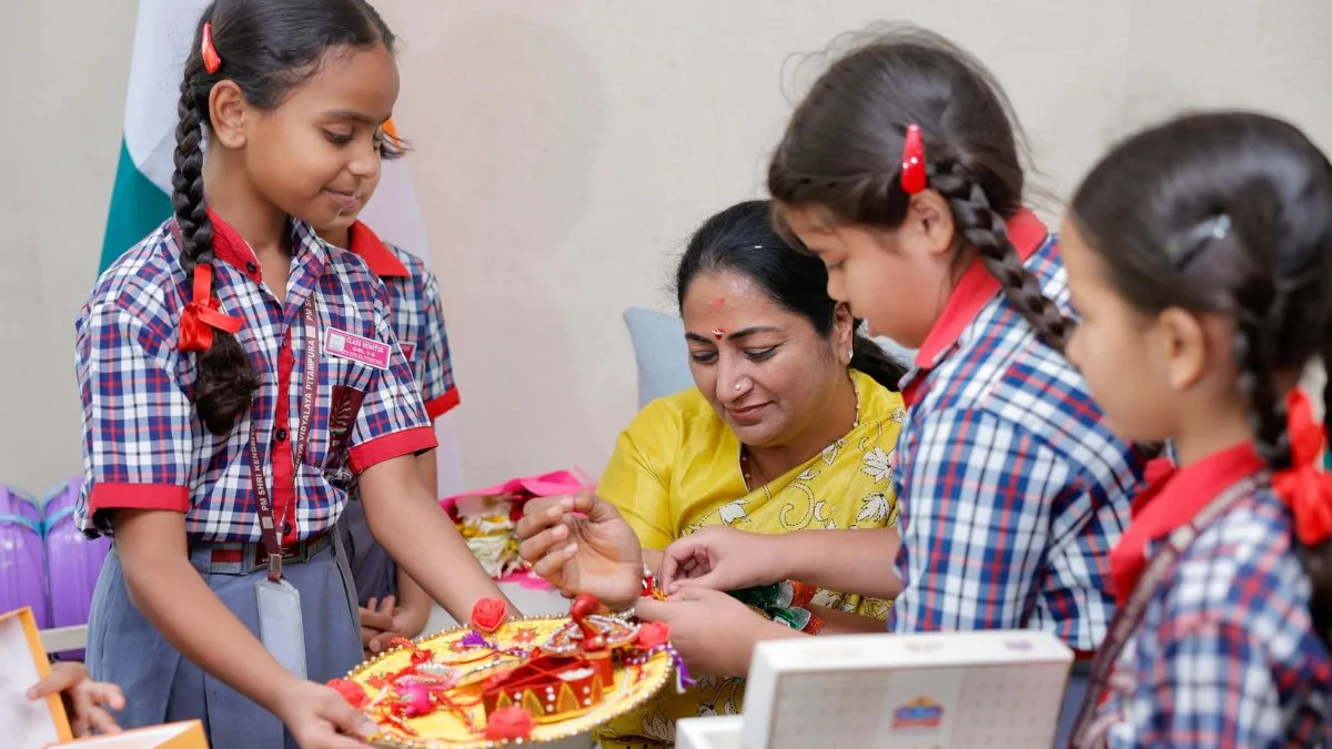 ‘Raksha Bandhan’ a symbol of sacred bond between brothers & sisters: Delhi CM