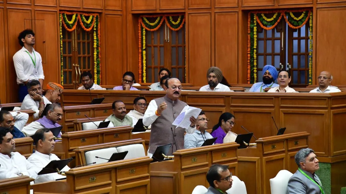 Sood presents school education bill in Delhi assembly