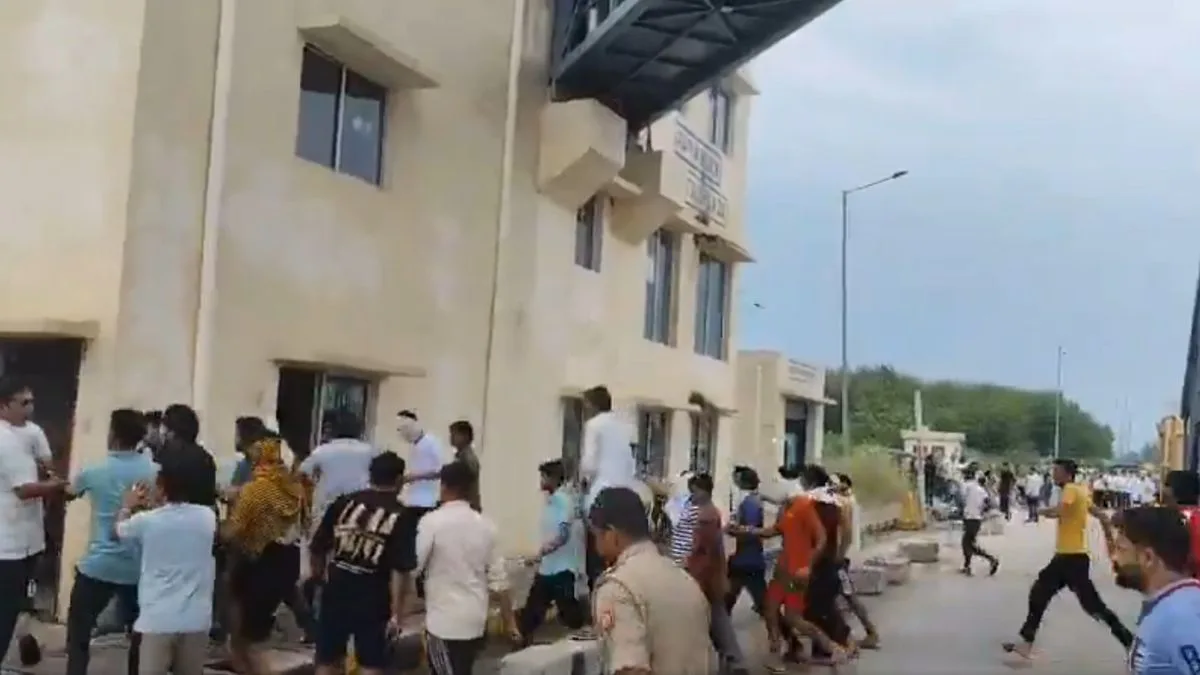 Villagers ransack Bhuni toll plaza after Army Jawan assaulted by staff
