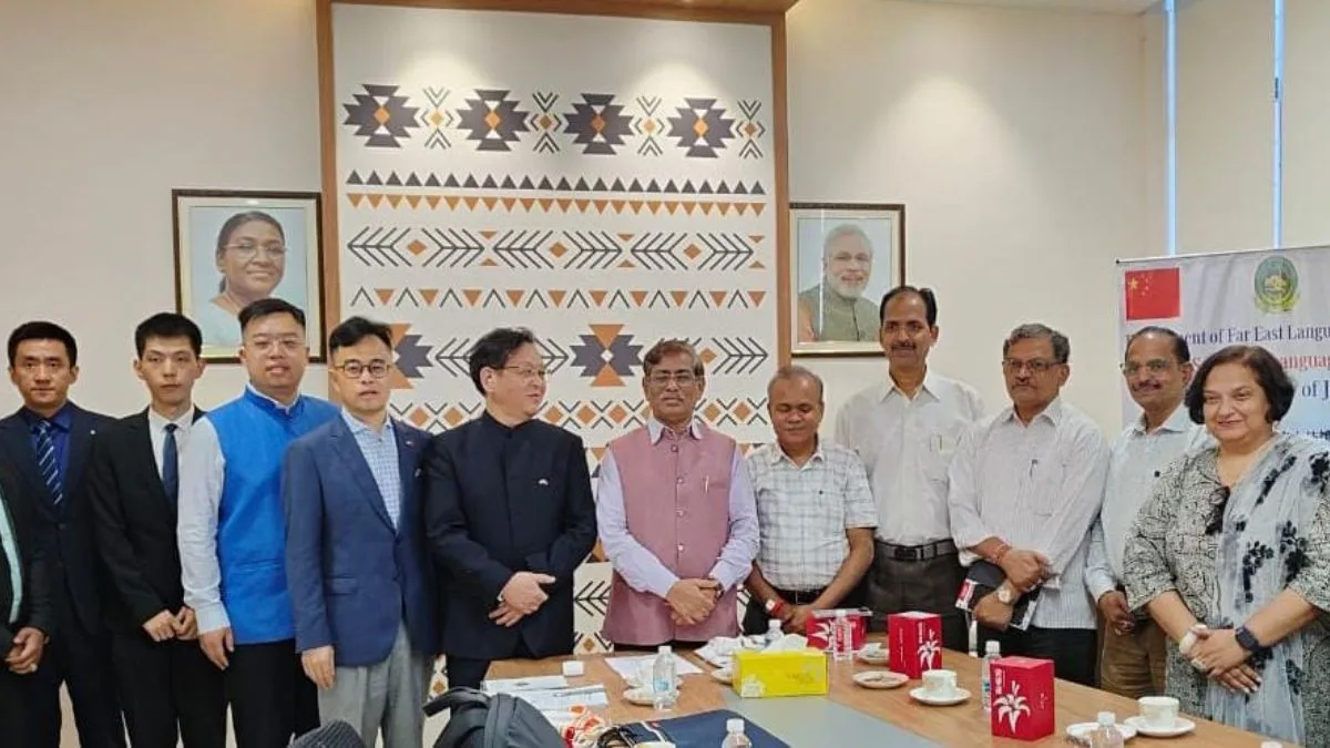 Chinese embassy delegation visits CUJ, explores academic cooperation