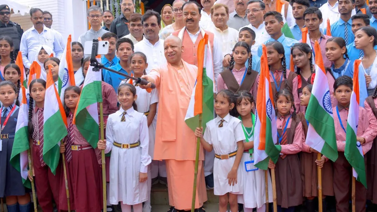 Live for Swadeshi, die for nation: CM Yogi