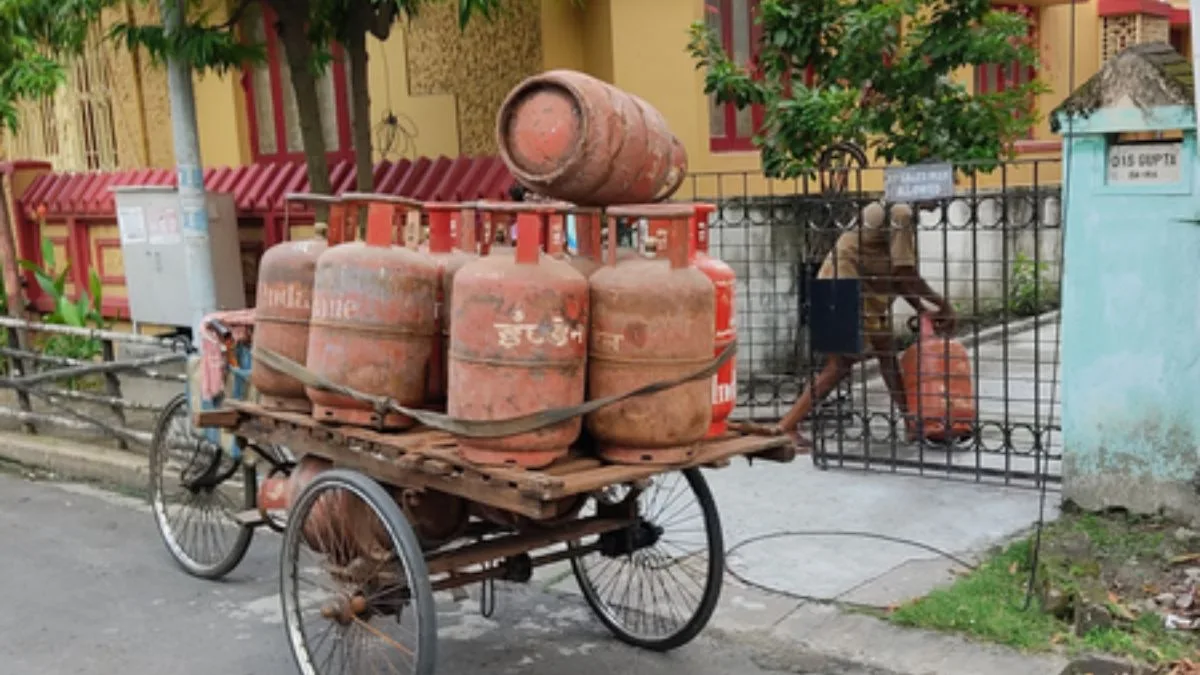 Cabinet OKs Continuation of Targeted Subsidy for PMUY Consumers at Rs 12,000 Crore Expenditure