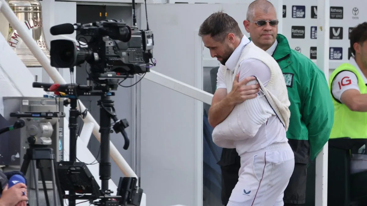Injured Woakes ruled out of remainder of Oval Test; India bowled out for 224