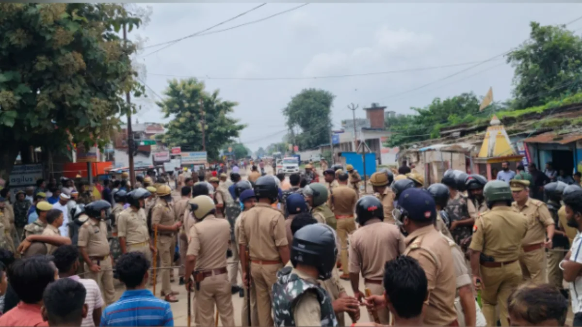Gorakhpur: 19-year-old NEET aspirant killed by cattle smugglers, villagers protest