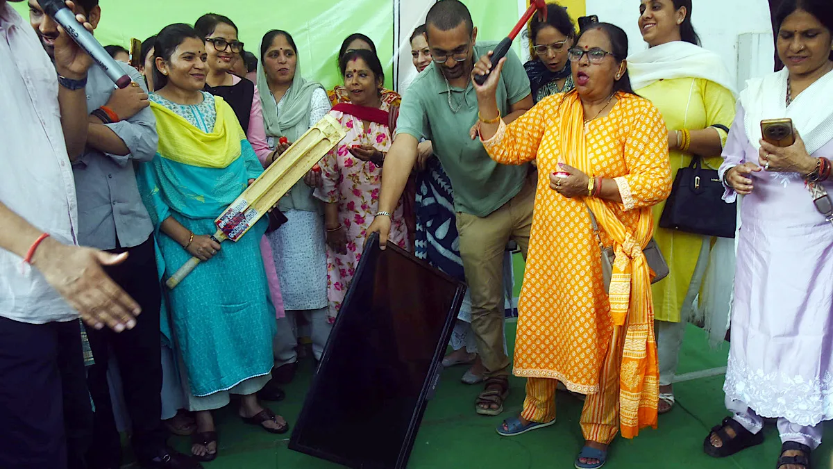 AAP protests in Delhi, slams BJP over approval of India-Pak cricket match after Pahalgam attack