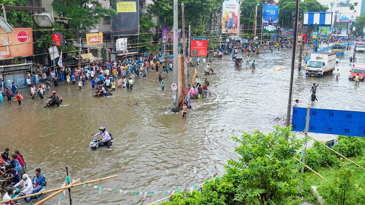 Rain leaves Kumartuli artisans in distress