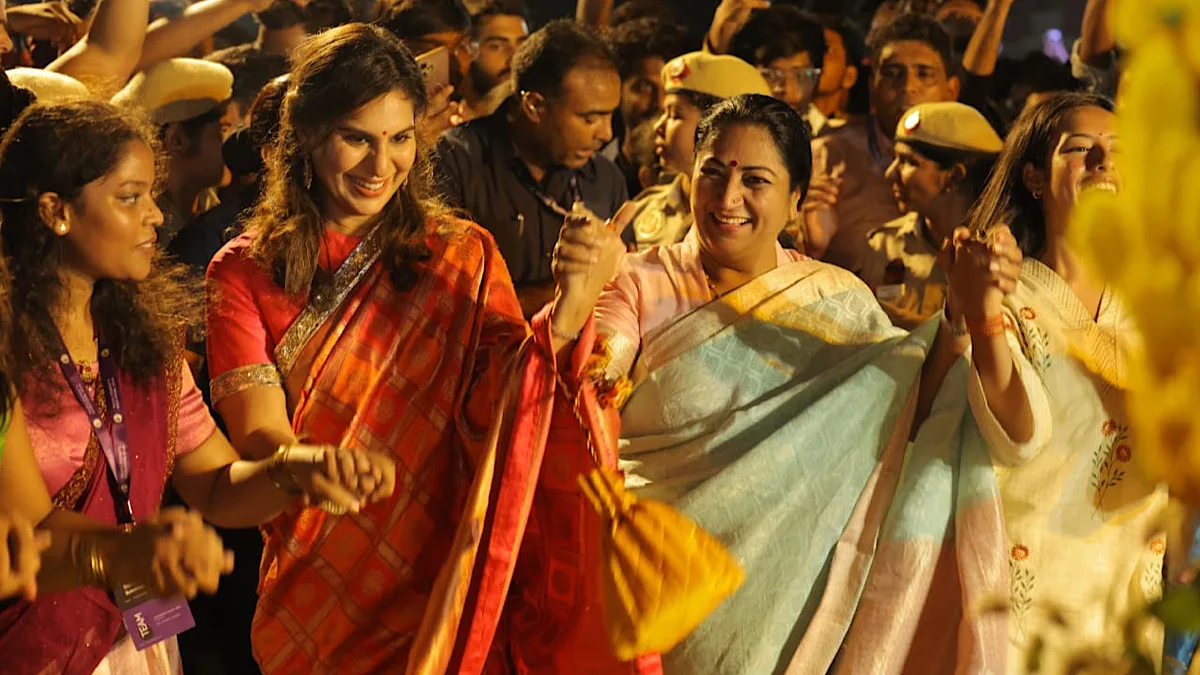Delhi buzzes with festivities, heart-warming to see youth taking part in cultural celebrations: CM