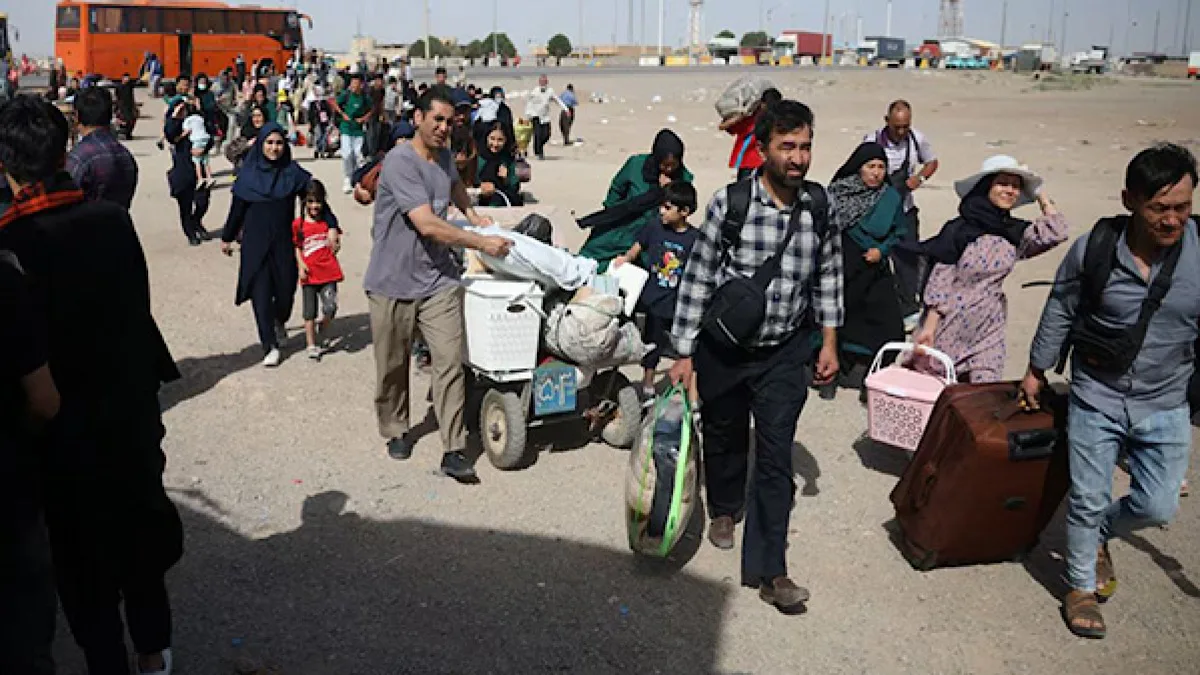 Afghan migrants leave Pakistan after expiry of PoR cards grace period