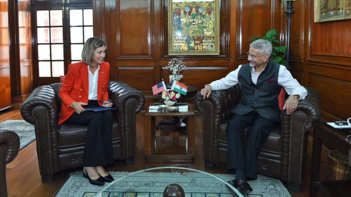 Jaishankar discusses Indo-US economic ties with Iowa Governor