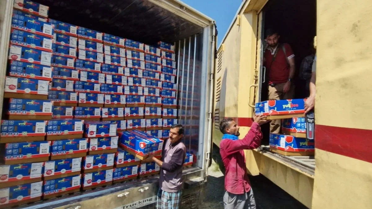 Rlys to run daily parcel trains for Kashmir’s apple growers from Sep 13