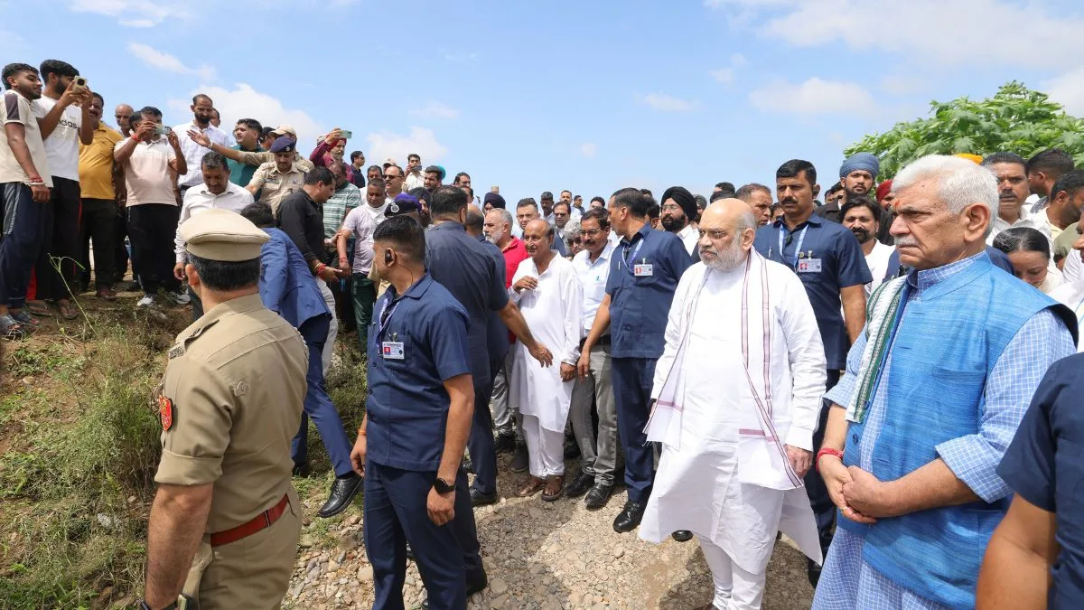 Amit Shah stresses for decoding cloudburst patterns in J&K