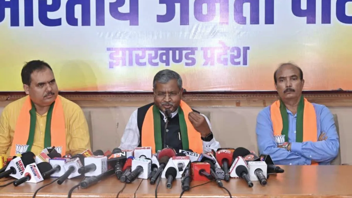 Marandi questions Jharkhand govt’s sand ghat auction policy