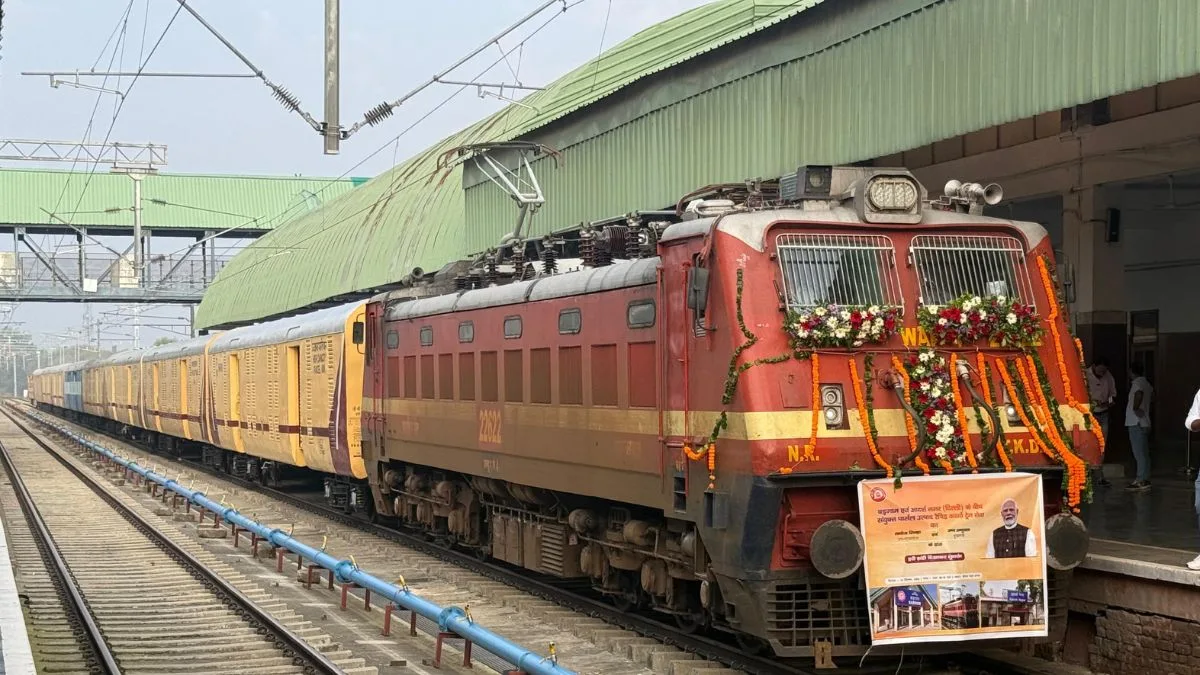 Indian Railways transports 6400 tons of Kashmir apples to Delhi