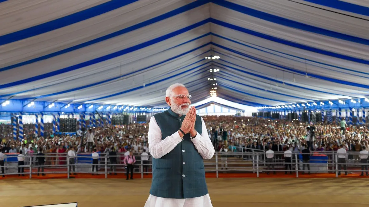 PM exhorts Indians to buy and sell swadeshi goods