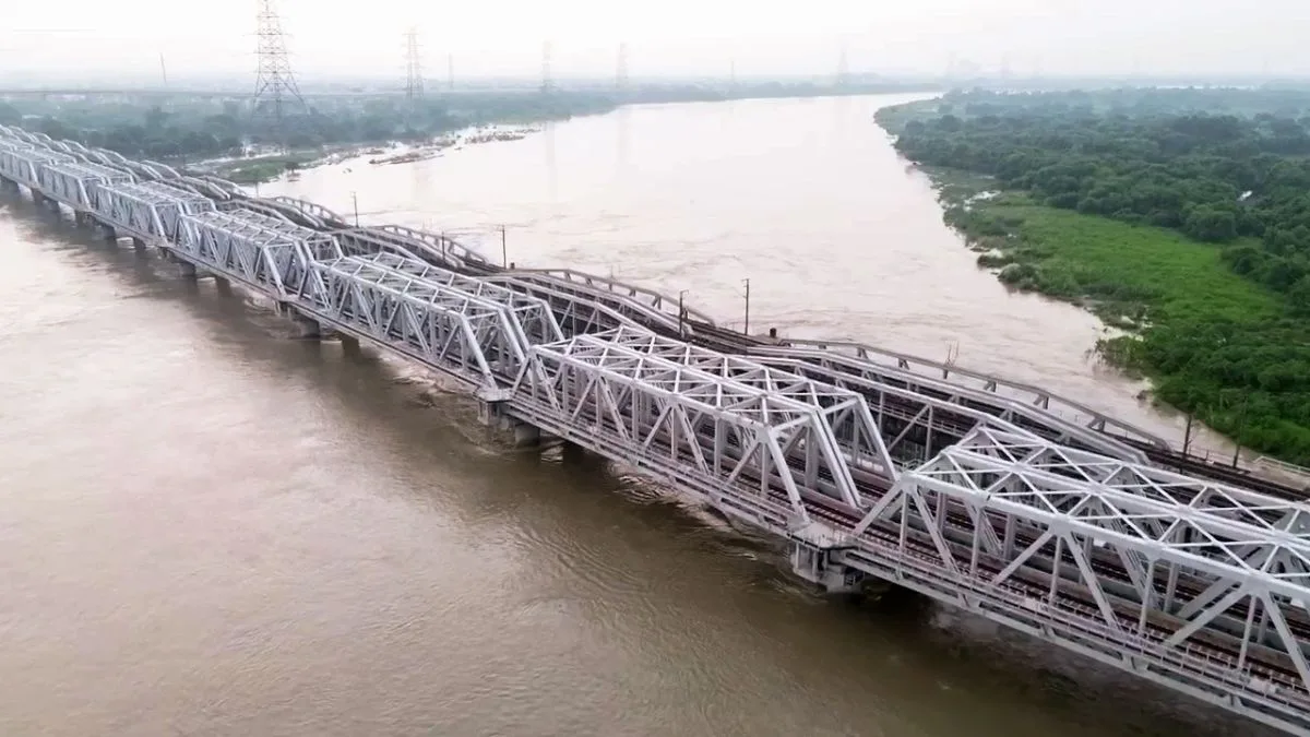 Yamuna Recedes Slightly but Remains Above Danger Mark, Flood Woes Continue