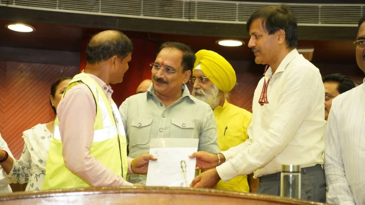 MCD regularises services of over 300 workers