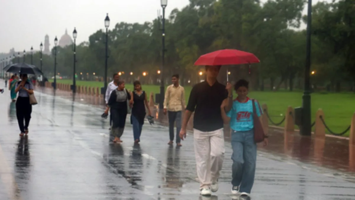 Incessant rain disrupts normal life in Delhi-NCR