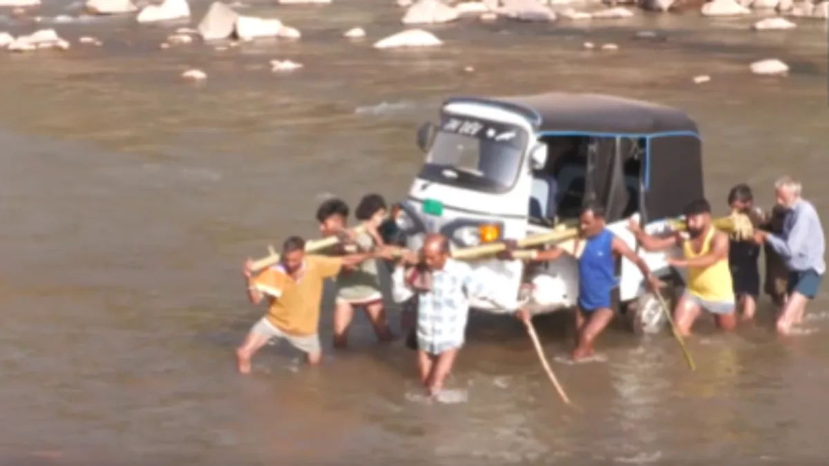 Villagers carry Auto-Rickshaw across river after bridge washout in J&K; authorities yet to act
