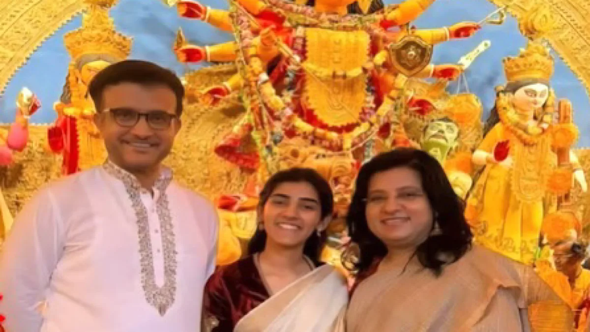 Durga Puja: Sourav Ganguly offers prayers along with his family