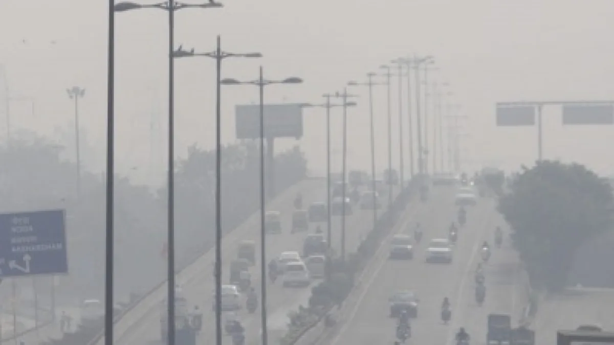 Delhi wakes up to thick smog after Diwali night, air quality in ‘Very Poor’ category
