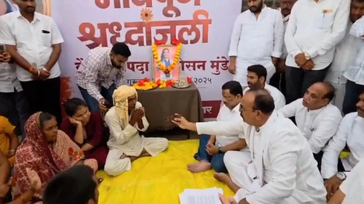 Rahul Gandhi speaks to family of Satara doctor victim, assures justice