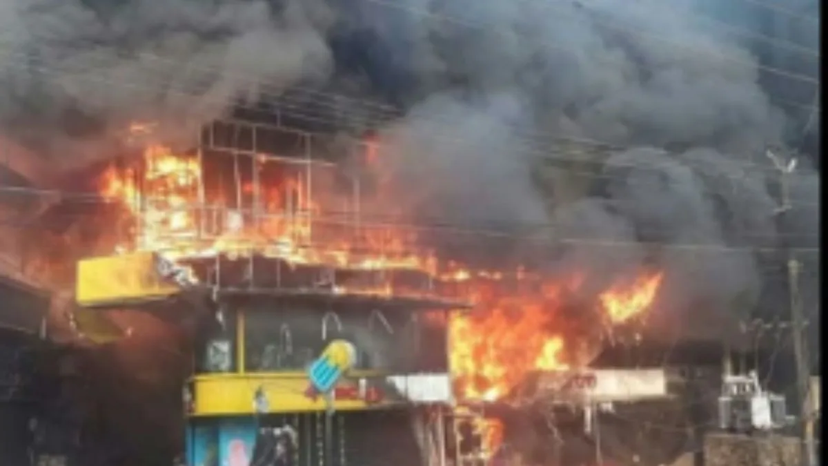 Major fire engulfs shopping complex in Kerala’s Taliparamba
