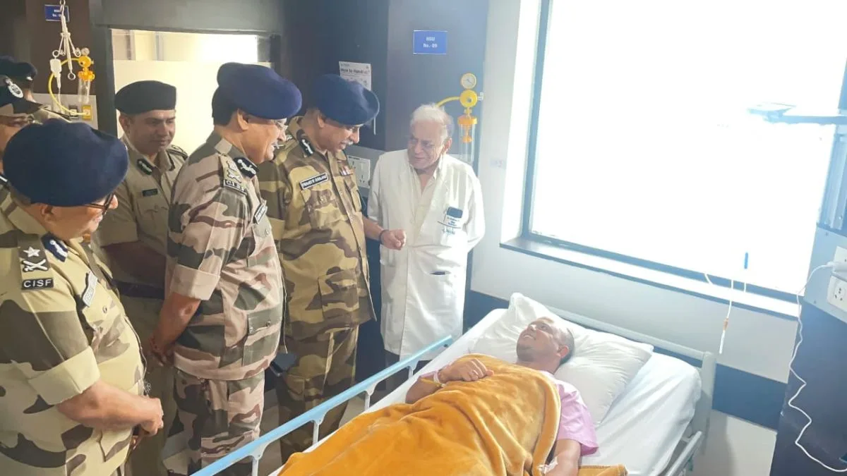 DG CISF visits Patna to review deployment for polls, meet personnel injured in bus mishap