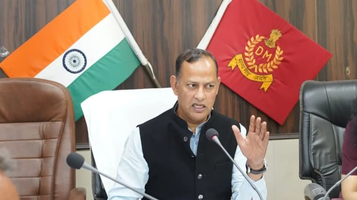 Indraj meets Sood, calls for removal of garbage yards near schools in Delhi