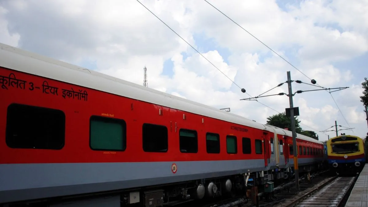 ECoR runs 13 pairs of special trains to handle festive season rush