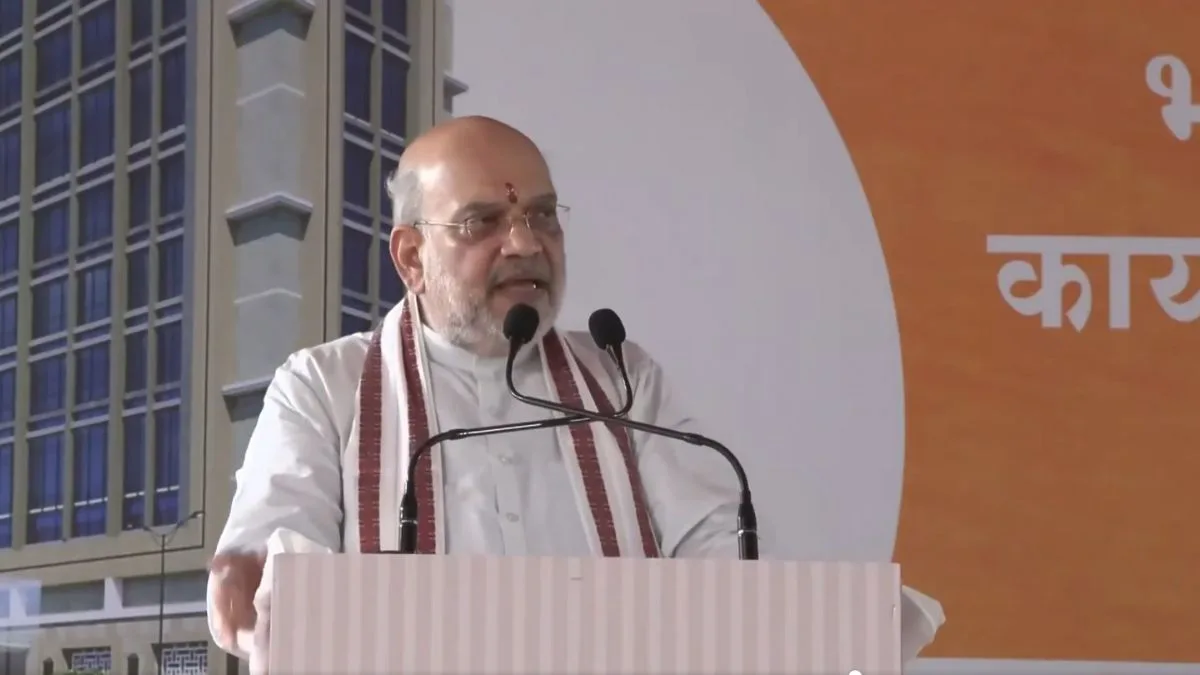 Shah performs Bhoomi Pooja of BJP Mumbai office; Raut calls it ‘major scam’