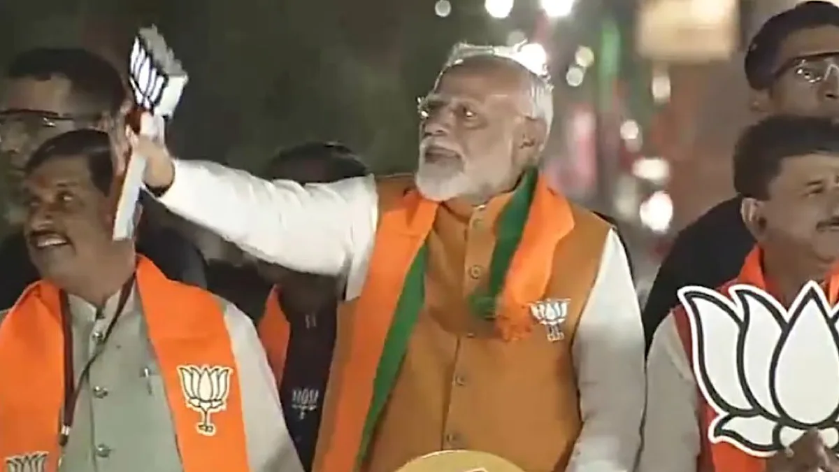 PM Modi leads roadshow in Patna