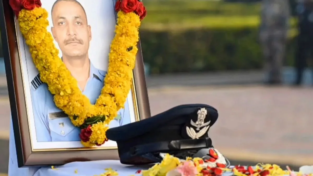 Last rites of Wing Commander Namansh Syal of Tejas Squadron held in Himachal