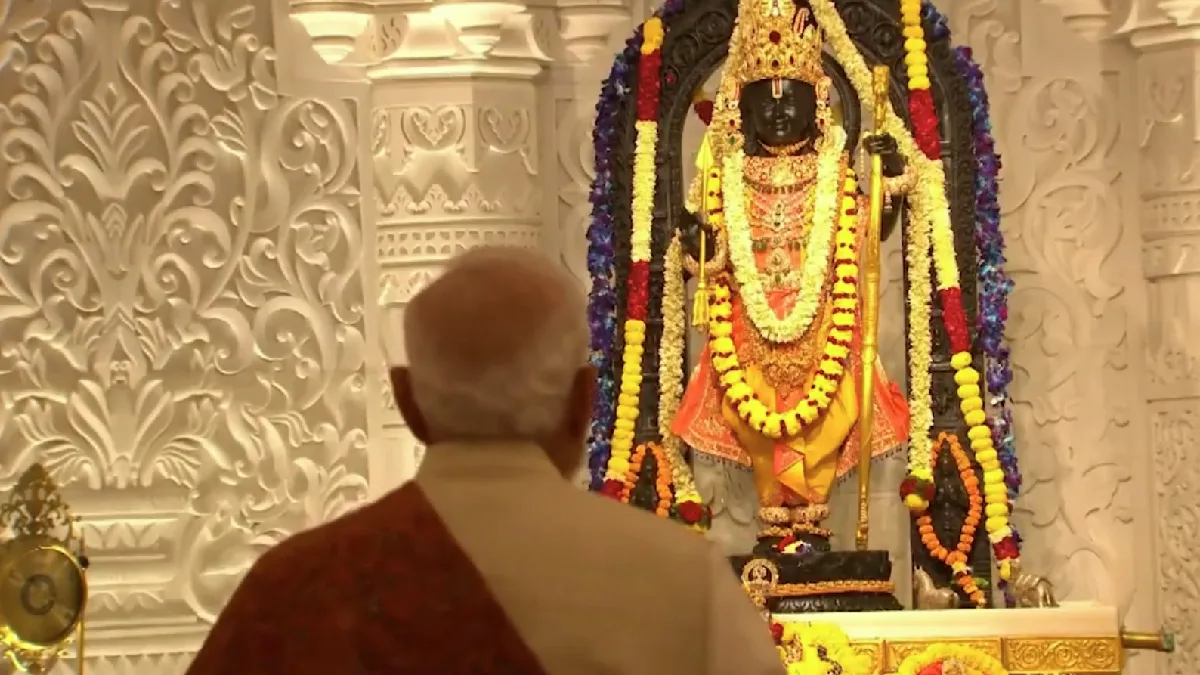 PM Modi offers prayers to Ram Lalla